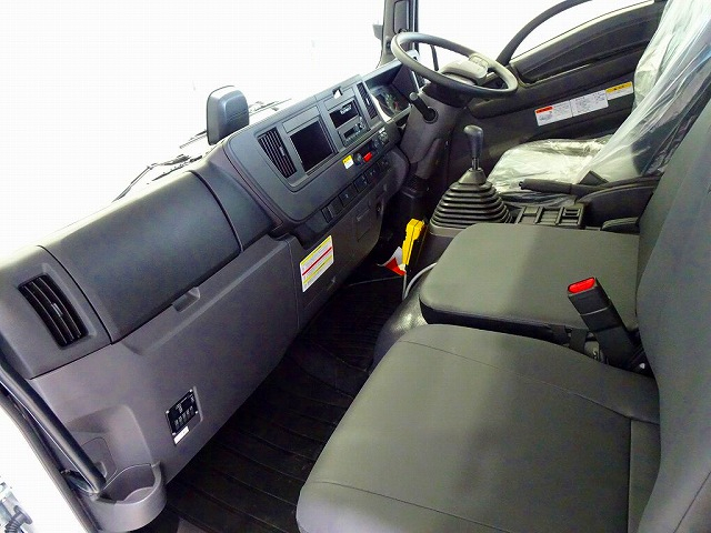 フォワード3.7t標準ベッドレスアームロール未使用車|中古トラックの販売・買取・査定のアイナビ