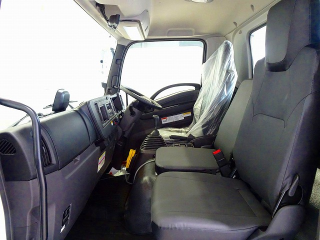 フォワード3.7t標準ベッドレスアームロール未使用車|中古トラックの販売・買取・査定のアイナビ