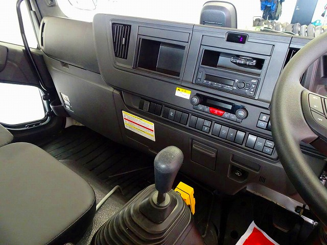 フォワード3.7t標準ベッドレスアームロール未使用車|中古トラックの販売・買取・査定のアイナビ