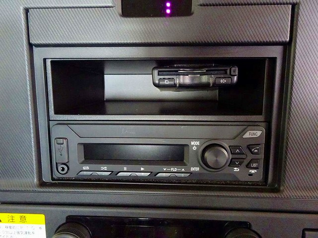 フォワード3.7t標準ベッドレスアームロール未使用車|中古トラックの販売・買取・査定のアイナビ