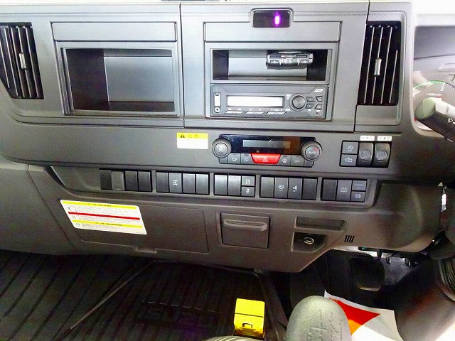 フォワード3.7t標準ベッドレスアームロール未使用車|中古トラックの販売・買取・査定のアイナビ