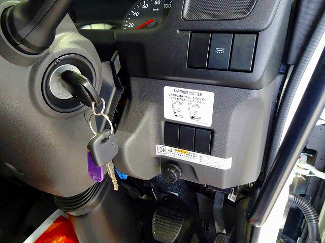 フォワード3.7t標準ベッドレスアームロール未使用車|中古トラックの販売・買取・査定のアイナビ