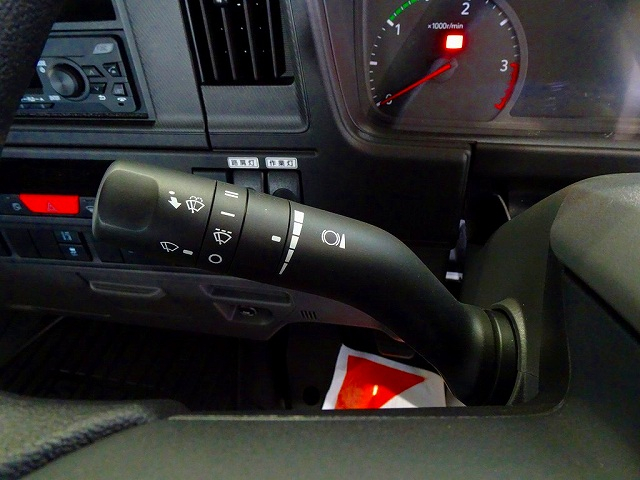 フォワード3.7t標準ベッドレスアームロール未使用車|中古トラックの販売・買取・査定のアイナビ