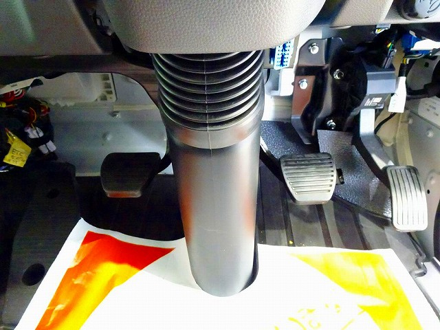 フォワード3.7t標準ベッドレスアームロール未使用車|中古トラックの販売・買取・査定のアイナビ