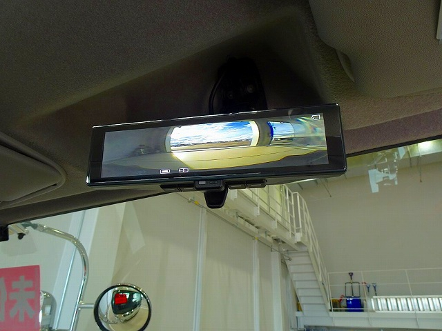 フォワード3.7t標準ベッドレスアームロール未使用車|中古トラックの販売・買取・査定のアイナビ