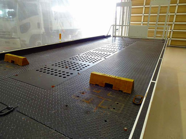 エルフ3tFFLワイド超ロングキャリアカー(車載)|中古トラックの販売・買取・査定のアイナビ