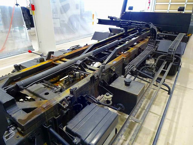 エルフ3tFFLワイド超ロングキャリアカー(車載)|中古トラックの販売・買取・査定のアイナビ