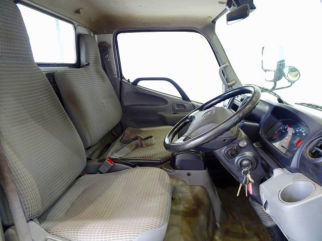 トヨエース2tFJL標準平ボデー総重量5t未満|中古トラックの販売・買取・査定のアイナビ