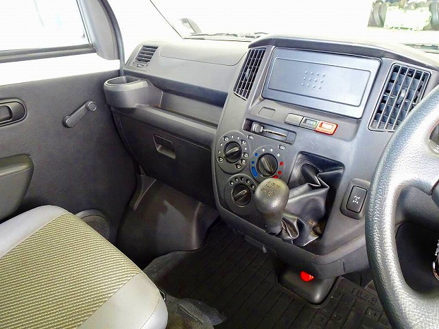 ボンゴトラックSTD0.75t4WDSタイヤ平ボデーガソリン|中古トラックの販売・買取・査定のアイナビ