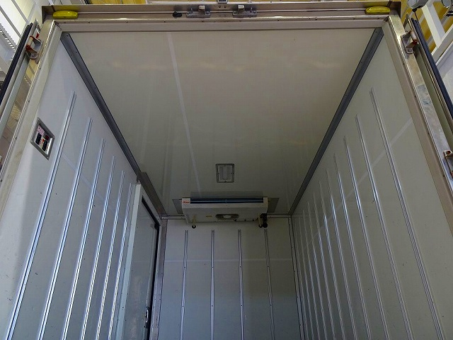 ダイナ1.35tFJLWタイヤ中温冷凍車|中古トラックの販売・買取・査定のアイナビ