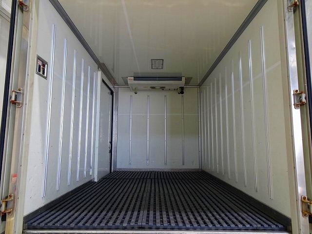 ダイナ1.35tFJLWタイヤ中温冷凍車|中古トラックの販売・買取・査定のアイナビ