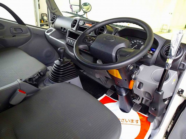 デュトロ2tFJL支柱レス強化ダンプ未使用車|中古トラックの販売・買取・査定のアイナビ