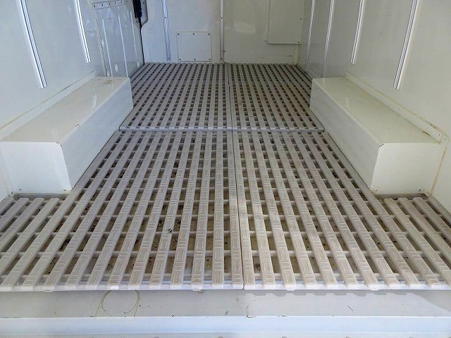 レジアスエースバンDX1t4WD2人乗り4ドア中温冷凍車|中古トラックの販売・買取・査定のアイナビ