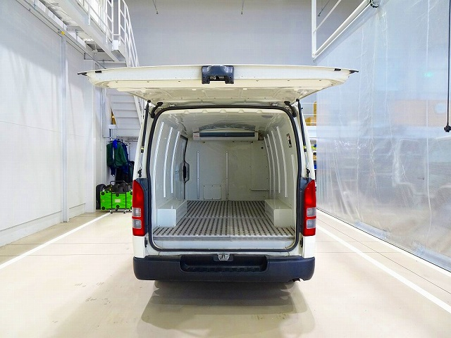 レジアスエースバンDX1t4WD2人乗り4ドア中温冷凍車|中古トラックの販売・買取・査定のアイナビ