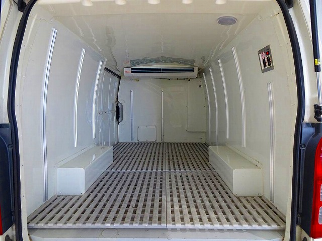 レジアスエースバンDX1t4WD2人乗り4ドア中温冷凍車|中古トラックの販売・買取・査定のアイナビ