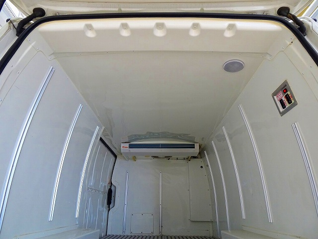 レジアスエースバンDX1t4WD2人乗り4ドア中温冷凍車|中古トラックの販売・買取・査定のアイナビ