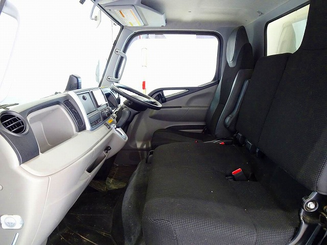 キャンター1.95t4WD全低床標準アルミバン|中古トラックの販売・買取・査定のアイナビ