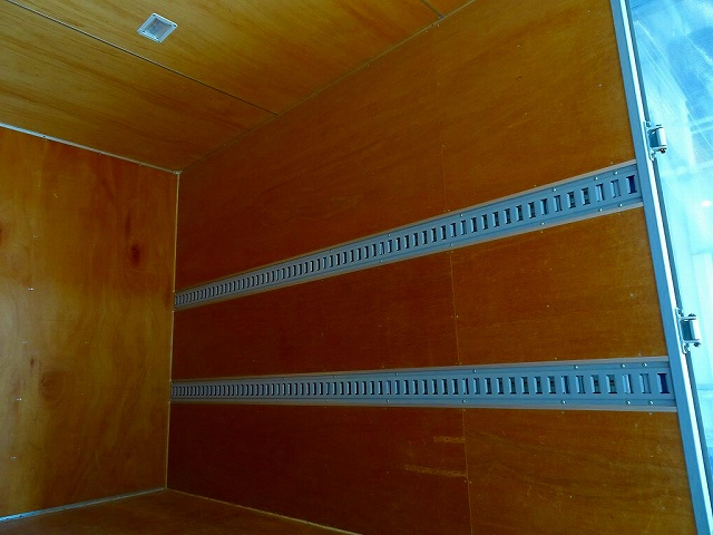 キャンター1.95t4WD全低床標準アルミバン|中古トラックの販売・買取・査定のアイナビ