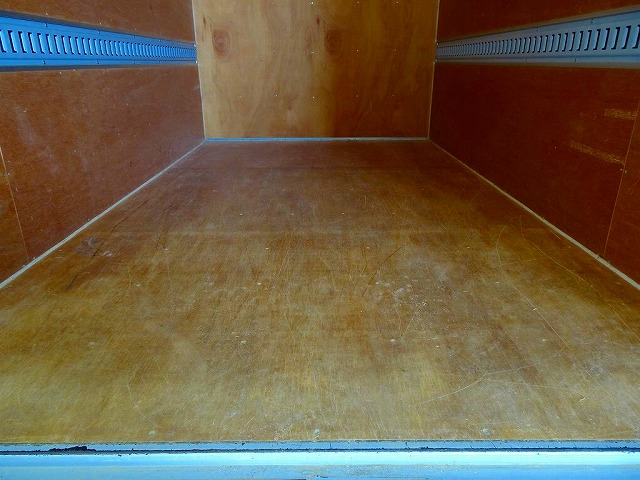 キャンター1.95t4WD全低床標準アルミバン|中古トラックの販売・買取・査定のアイナビ