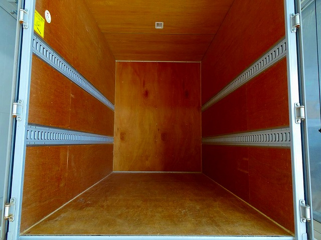 キャンター1.95t4WD全低床標準アルミバン|中古トラックの販売・買取・査定のアイナビ