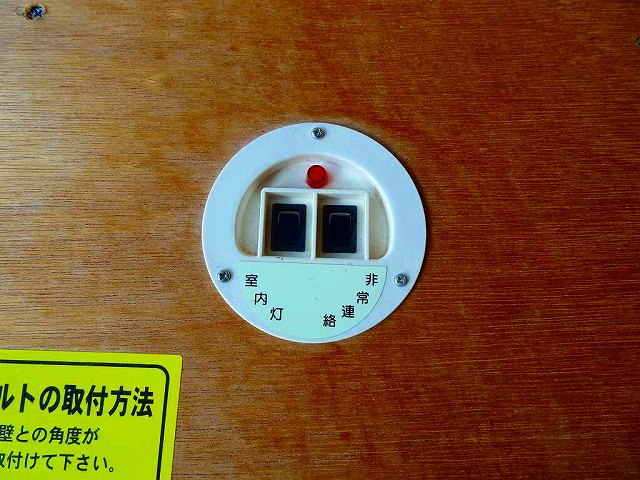 キャンター1.95t4WD全低床標準アルミバン|中古トラックの販売・買取・査定のアイナビ