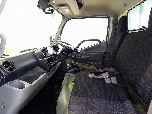 デュトロ2t4WDFJL標準セミロング平ボデー|中古トラックの販売・買取・査定のアイナビ