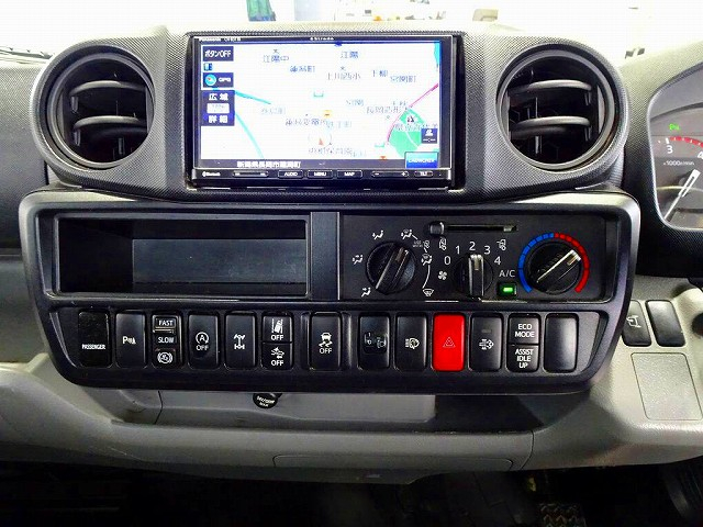 デュトロ2t4WDFJL標準セミロング平ボデー|中古トラックの販売・買取・査定のアイナビ