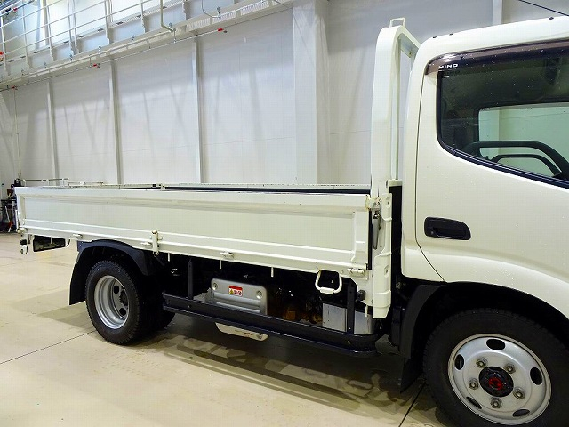 デュトロ2t4WDFJL標準セミロング平ボデー|中古トラックの販売・買取・査定のアイナビ