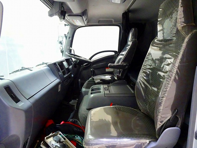 フォワード2.85tワイドベッド付アルミウイングリアエアサス|中古トラックの販売・買取・査定のアイナビ