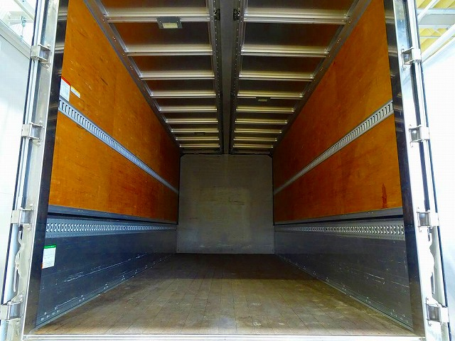 フォワード2.85tワイドベッド付アルミウイングリアエアサス|中古トラックの販売・買取・査定のアイナビ