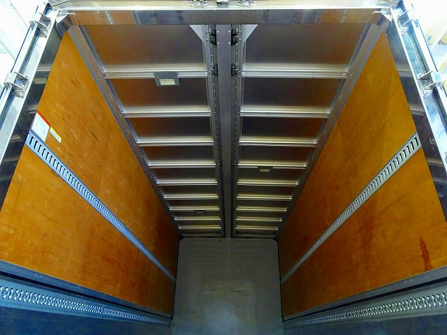 フォワード2.85tワイドベッド付アルミウイングリアエアサス|中古トラックの販売・買取・査定のアイナビ