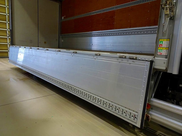 フォワード2.85tワイドベッド付アルミウイングリアエアサス|中古トラックの販売・買取・査定のアイナビ