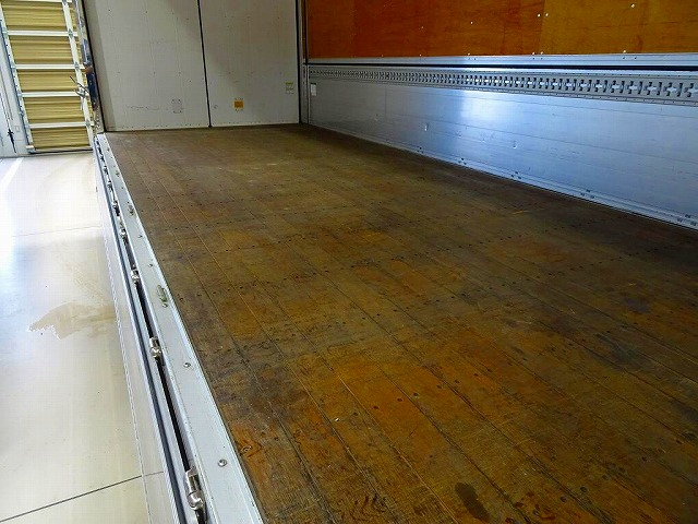 フォワード2.85tワイドベッド付アルミウイングリアエアサス|中古トラックの販売・買取・査定のアイナビ