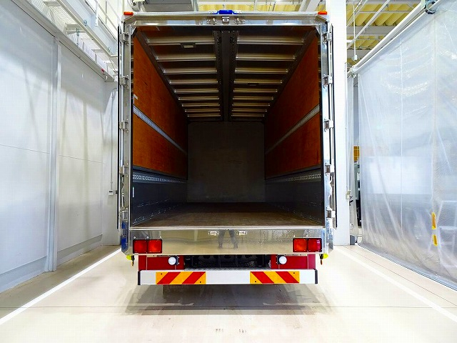 フォワード2.85tワイドベッド付アルミウイングリアエアサス|中古トラックの販売・買取・査定のアイナビ