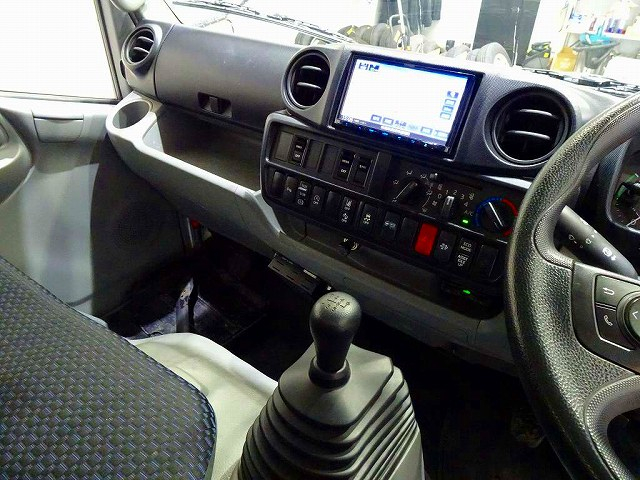 デュトロ2tFJL標準アルミバン|中古トラックの販売・買取・査定のアイナビ