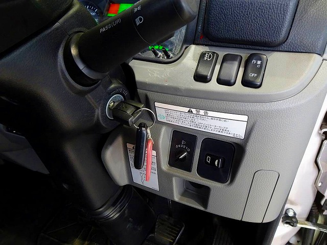 キャンター2t全低床標準平ボデー|中古トラックの販売・買取・査定のアイナビ