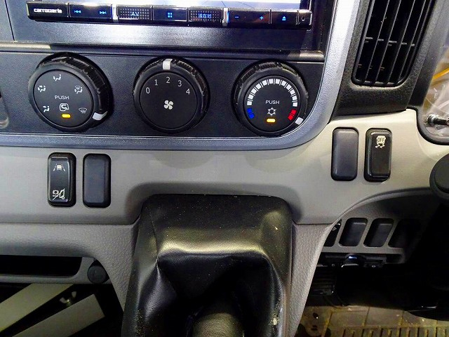 キャンター2t全低床標準平ボデー|中古トラックの販売・買取・査定のアイナビ