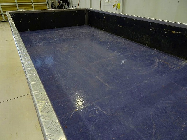 キャンター2t全低床標準平ボデー|中古トラックの販売・買取・査定のアイナビ