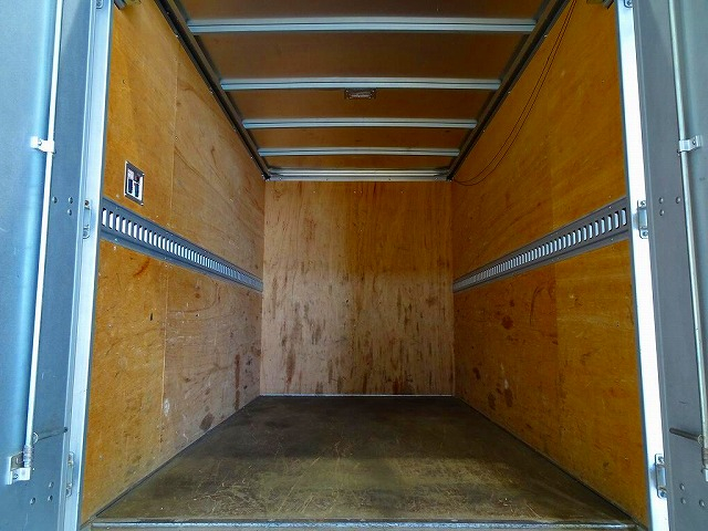 トヨエース2tFJL標準パネルバン総重量5t未満|中古トラックの販売・買取・査定のアイナビ