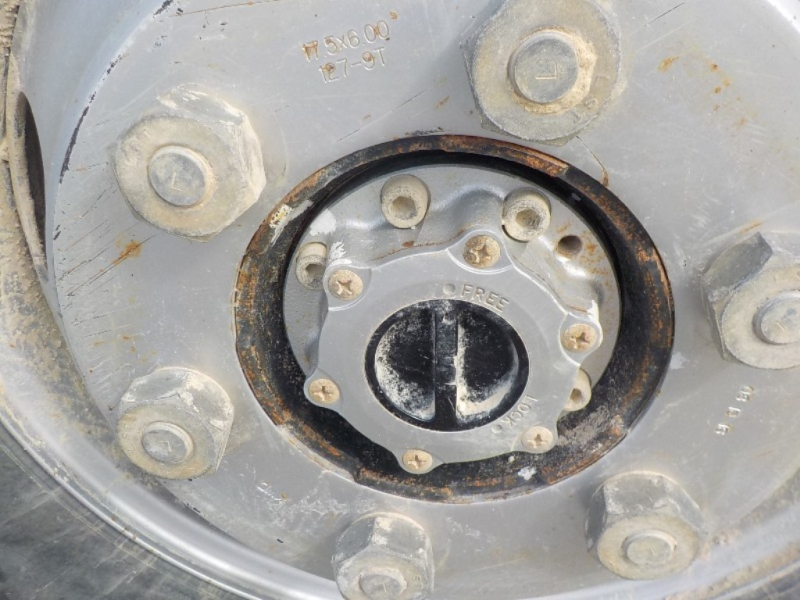 H28年 日産FGB7W平ボディワイド4WD特殊|中古トラックの販売・買取・査定のアイナビ