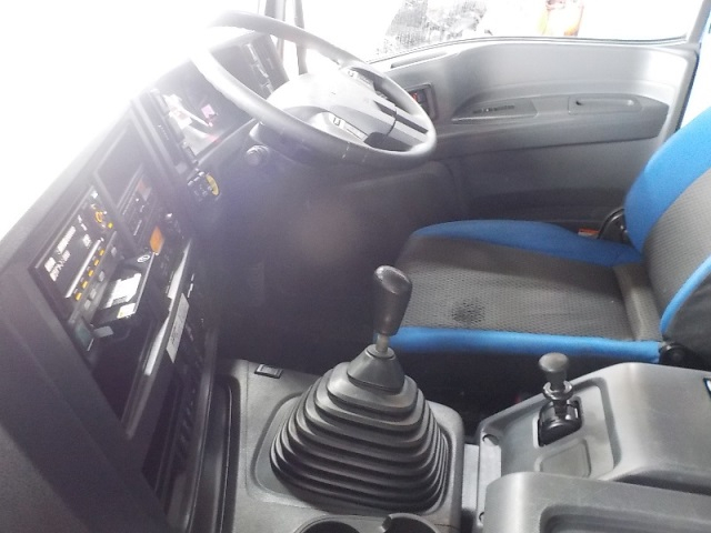 H29年CYJ77BハイルーフメッキMT|中古トラックの販売・買取・査定のアイナビ