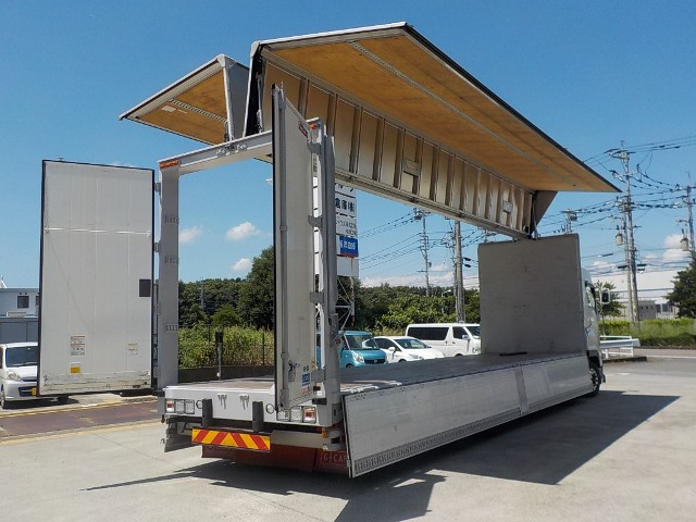 H29年CYJ77BハイルーフメッキMT|中古トラックの販売・買取・査定のアイナビ