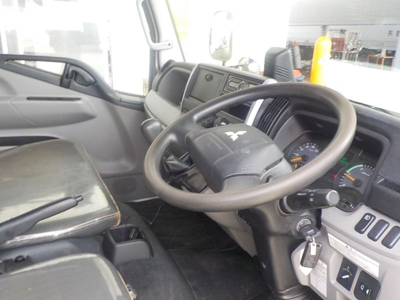 H30年 FEA20MT5速平ボディ標準ロング2t積載|中古トラックの販売・買取・査定のアイナビ