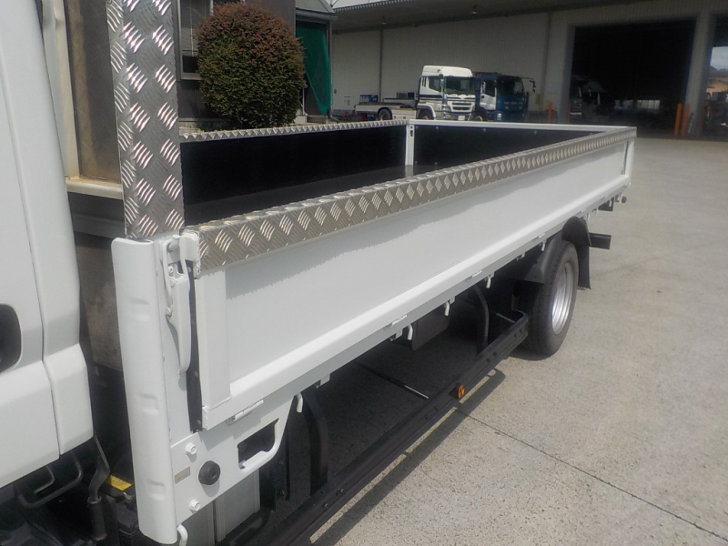 H30年 FEA20MT5速平ボディ標準ロング2t積載|中古トラックの販売・買取・査定のアイナビ