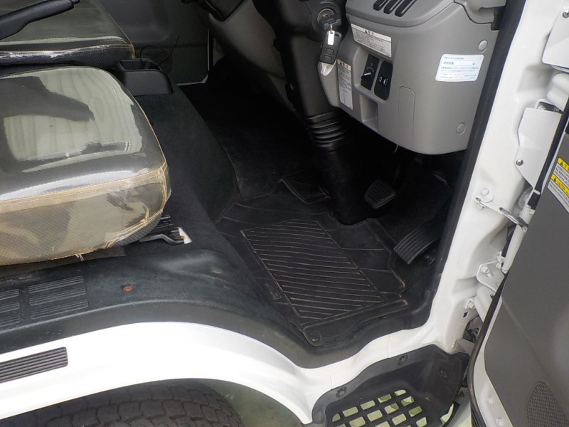 H30年 FEA20MT5速平ボディ標準ロング2t積載|中古トラックの販売・買取・査定のアイナビ