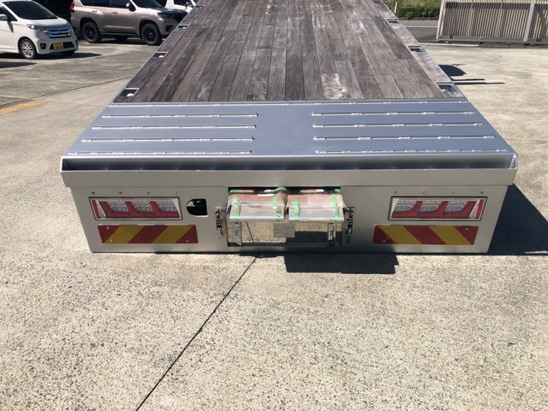 【未使用】R6年FK62FZクレーン付造作ボディ|中古トラックの販売・買取・査定のアイナビ