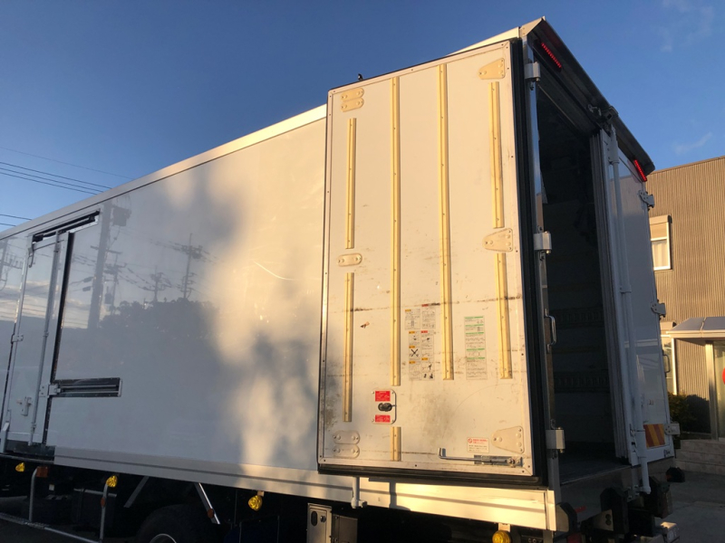 H30年 FC2AB冷凍車格納PGエアサス|中古トラックの販売・買取・査定のアイナビ