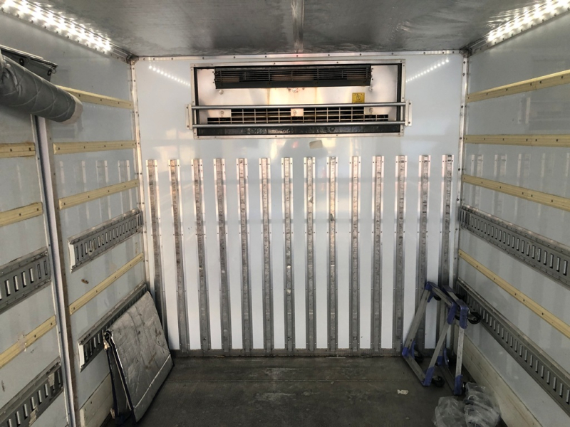 H30年 FC2AB冷凍車格納PGエアサス|中古トラックの販売・買取・査定のアイナビ