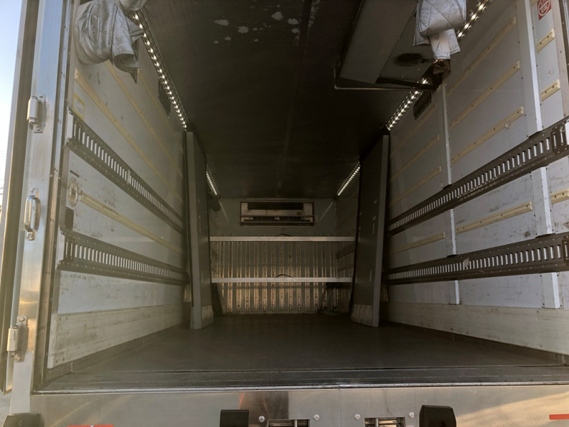 H30年 FC2AB冷凍車格納PGエアサス|中古トラックの販売・買取・査定のアイナビ