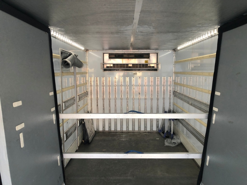 H30年 FC2AB冷凍車格納PGエアサス|中古トラックの販売・買取・査定のアイナビ